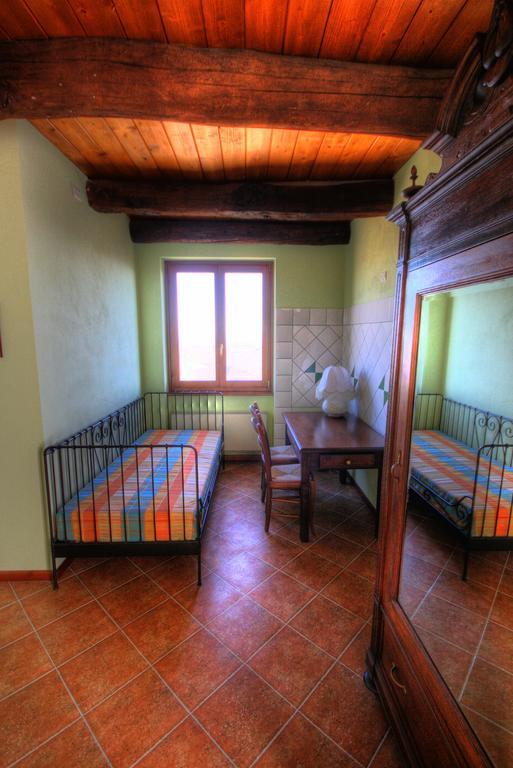 Azienda Agrituristica Alcastle Montabone Ngoại thất bức ảnh